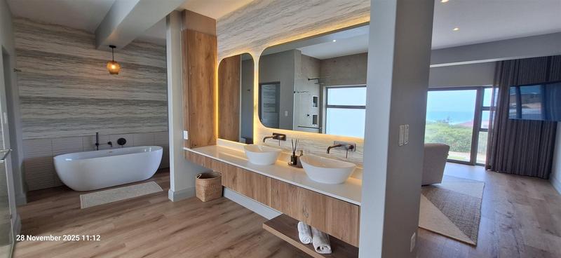 5 Bedroom Property for Sale in Outeniqua Strand Western Cape